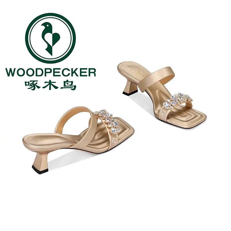 啄木鸟洋气女式细跟拖鞋2025夏季新款网红露趾水钻凉拖气质小众鞋