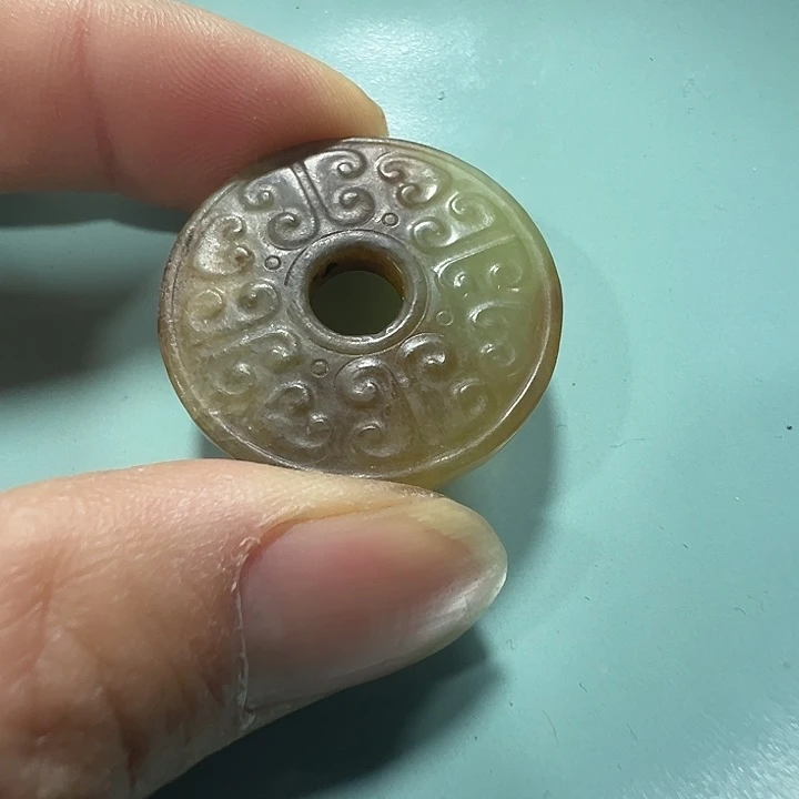 透闪石质玉未镶嵌挂件