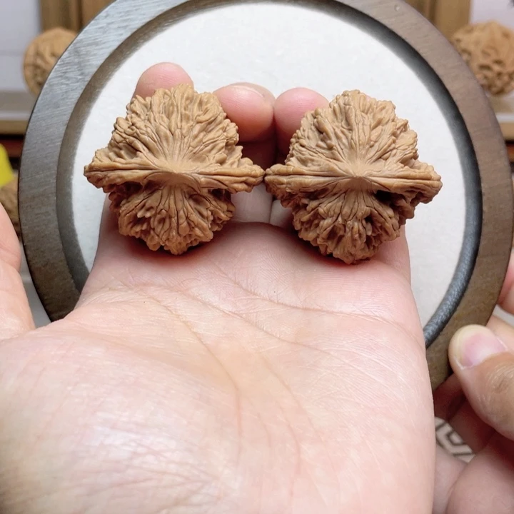 文玩核桃吊坠36.6虎头王41+全品