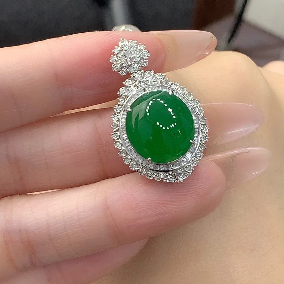 颈饰18K金镶嵌翡翠