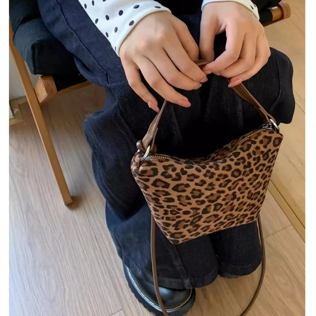 秋冬季复古包小包包女2025新款时尚豹纹手拎包百搭斜挎饺子包小众