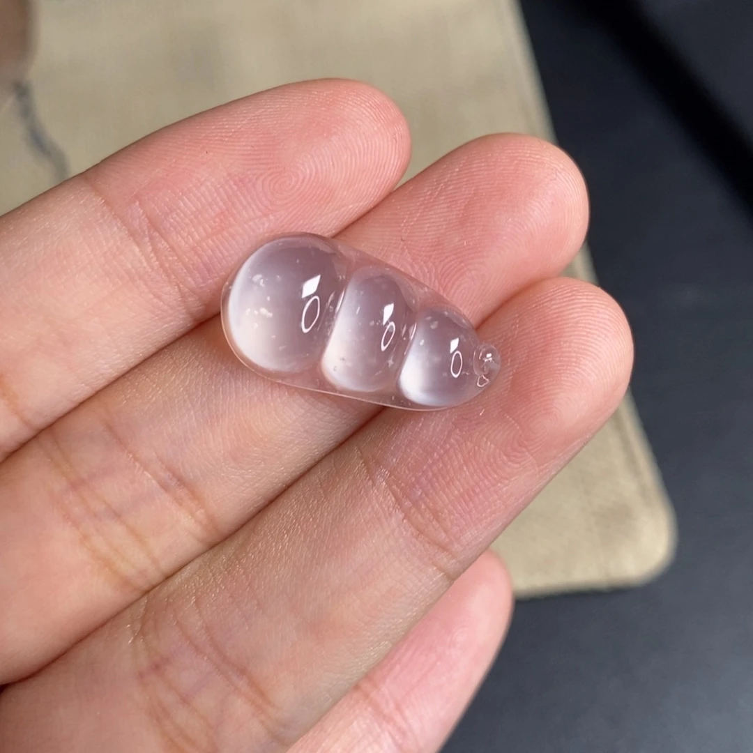 翡翠未镶嵌颈饰豆子