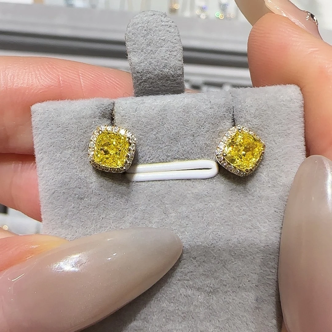 实验室培育钻石18K金镶嵌一克拉黄钻耳钉