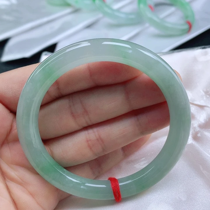 翡翠手镯未镶嵌56冰绿翡翠圆条手镯