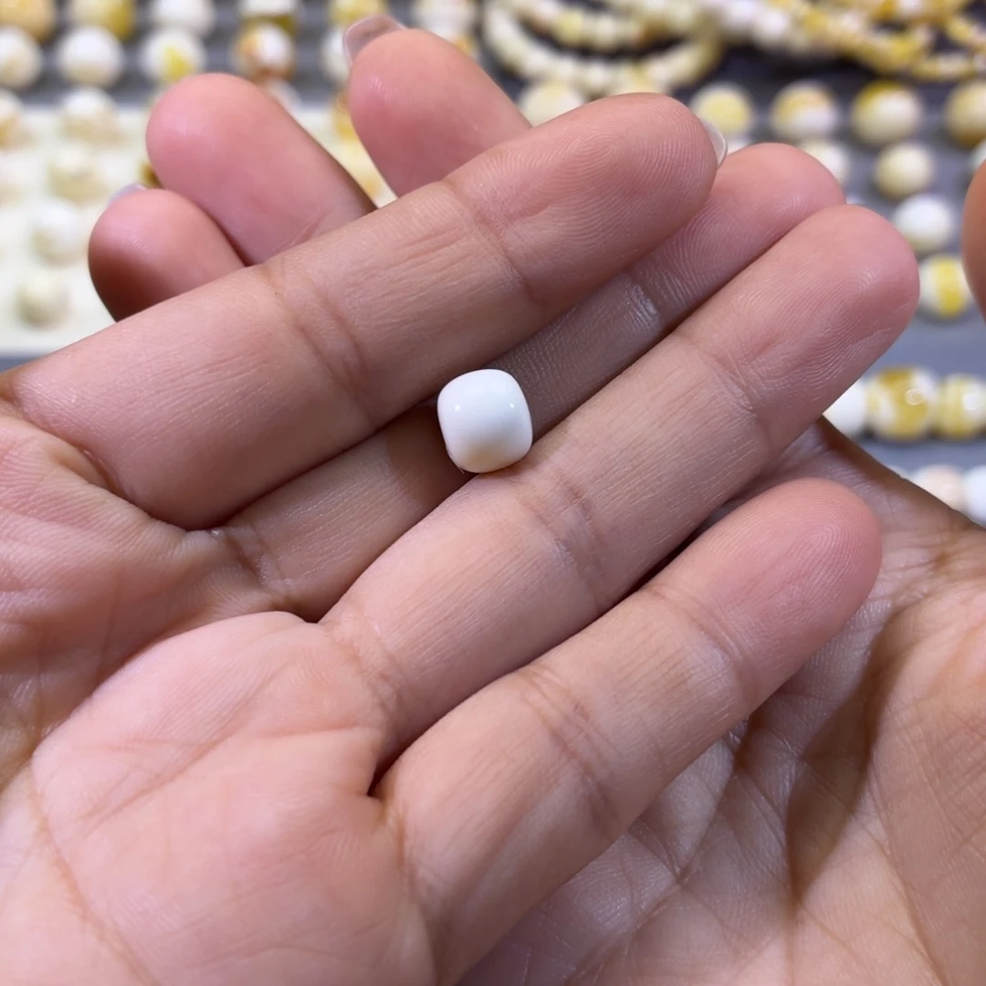 g***g琥珀未镶嵌裸石8.8