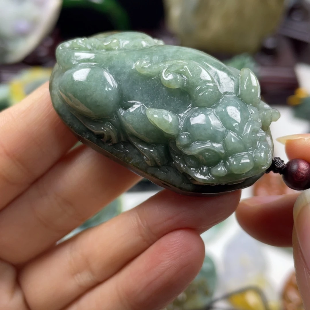 翡翠未镶嵌颈饰牌子