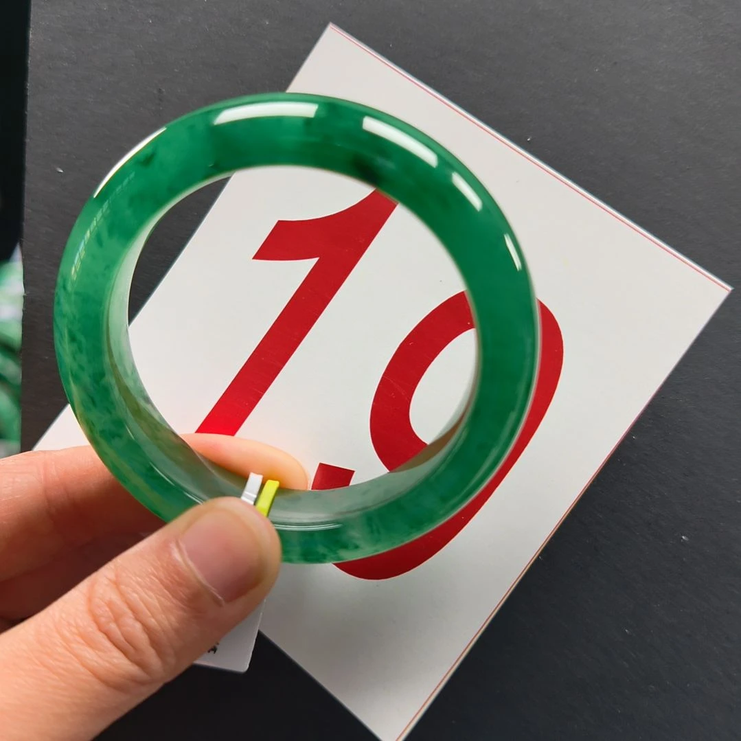 石英质玉（非洲翠）未镶嵌手镯