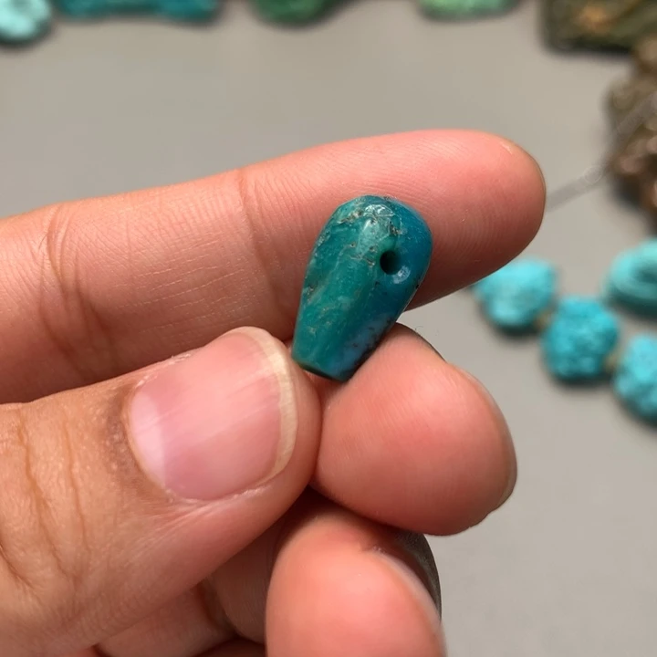 绿松石未镶嵌颈饰