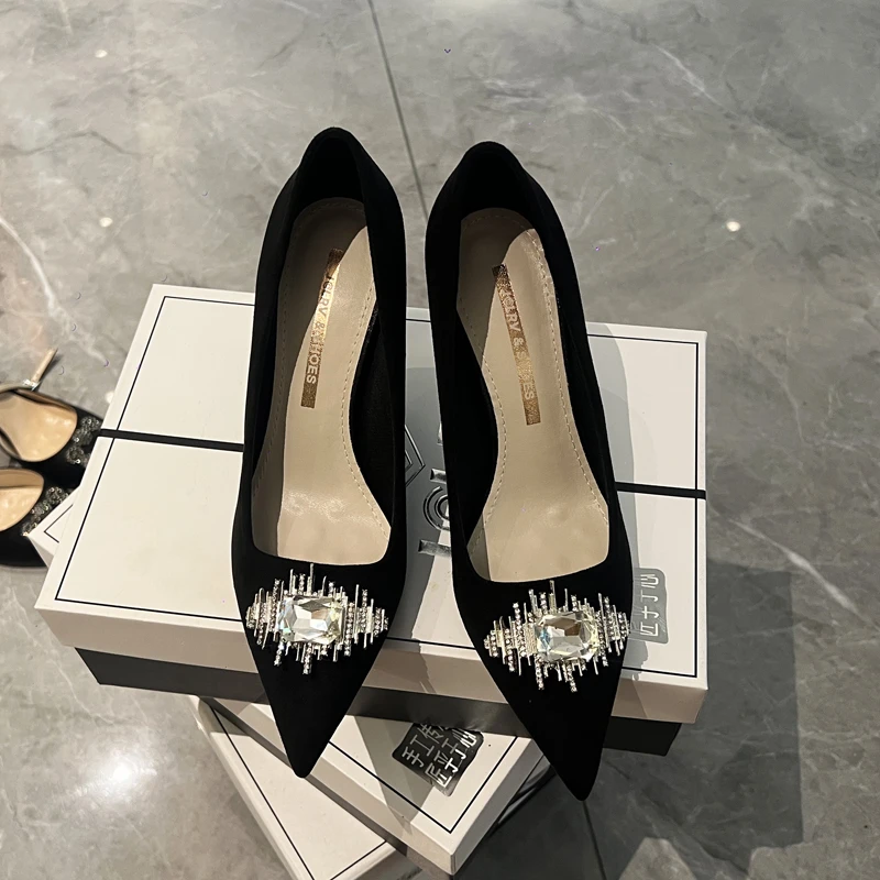 2025秋冬法式新款真皮水钻尖头高跟鞋百搭女黑色绒面气质浅口单鞋