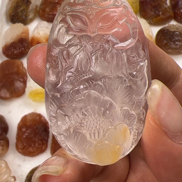 未镶嵌颈饰水晶白兔毛