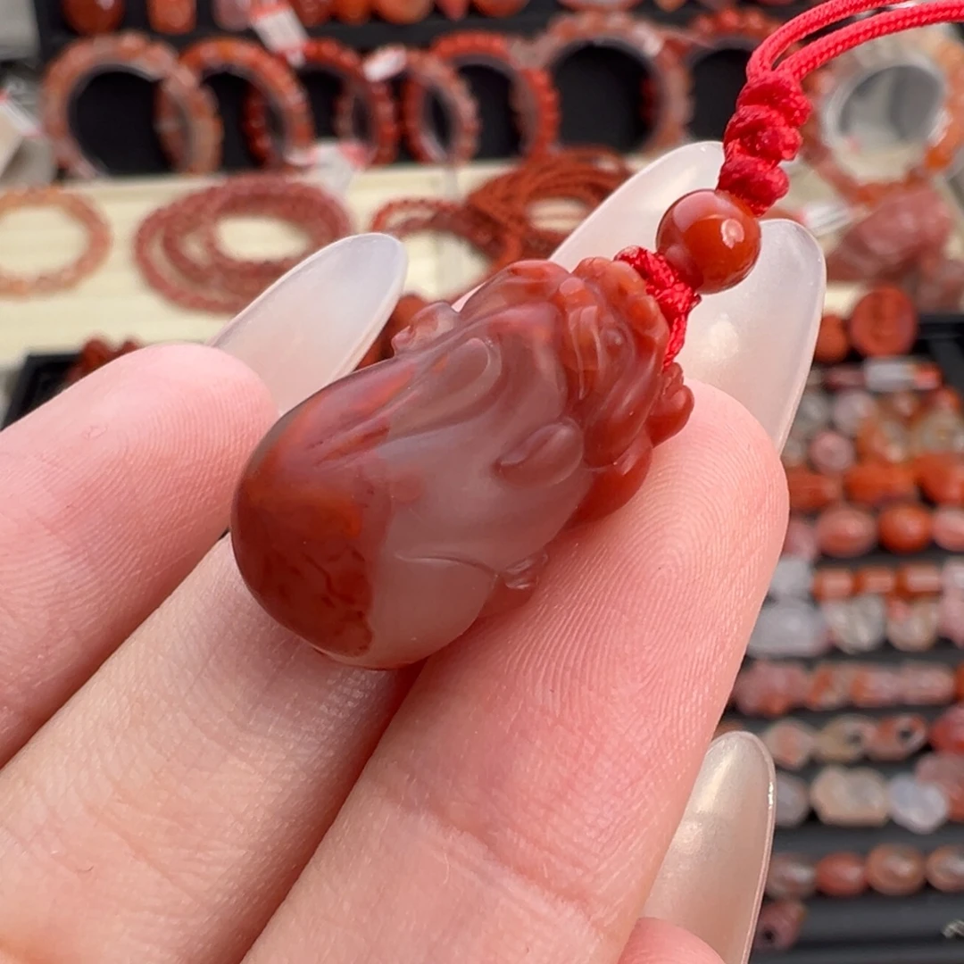 南红玛瑙未镶嵌颈饰火焰貔貅