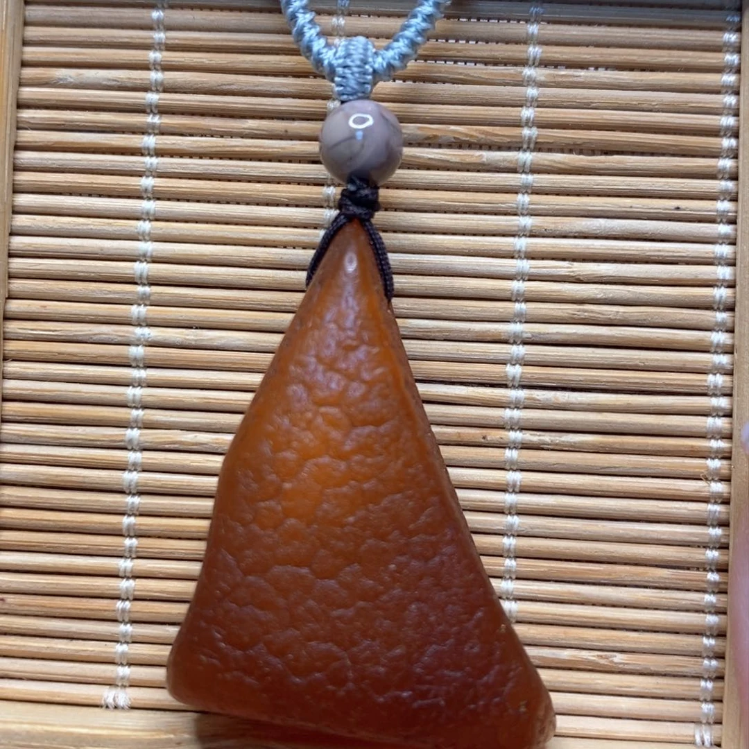 琥珀颈饰未镶嵌陈