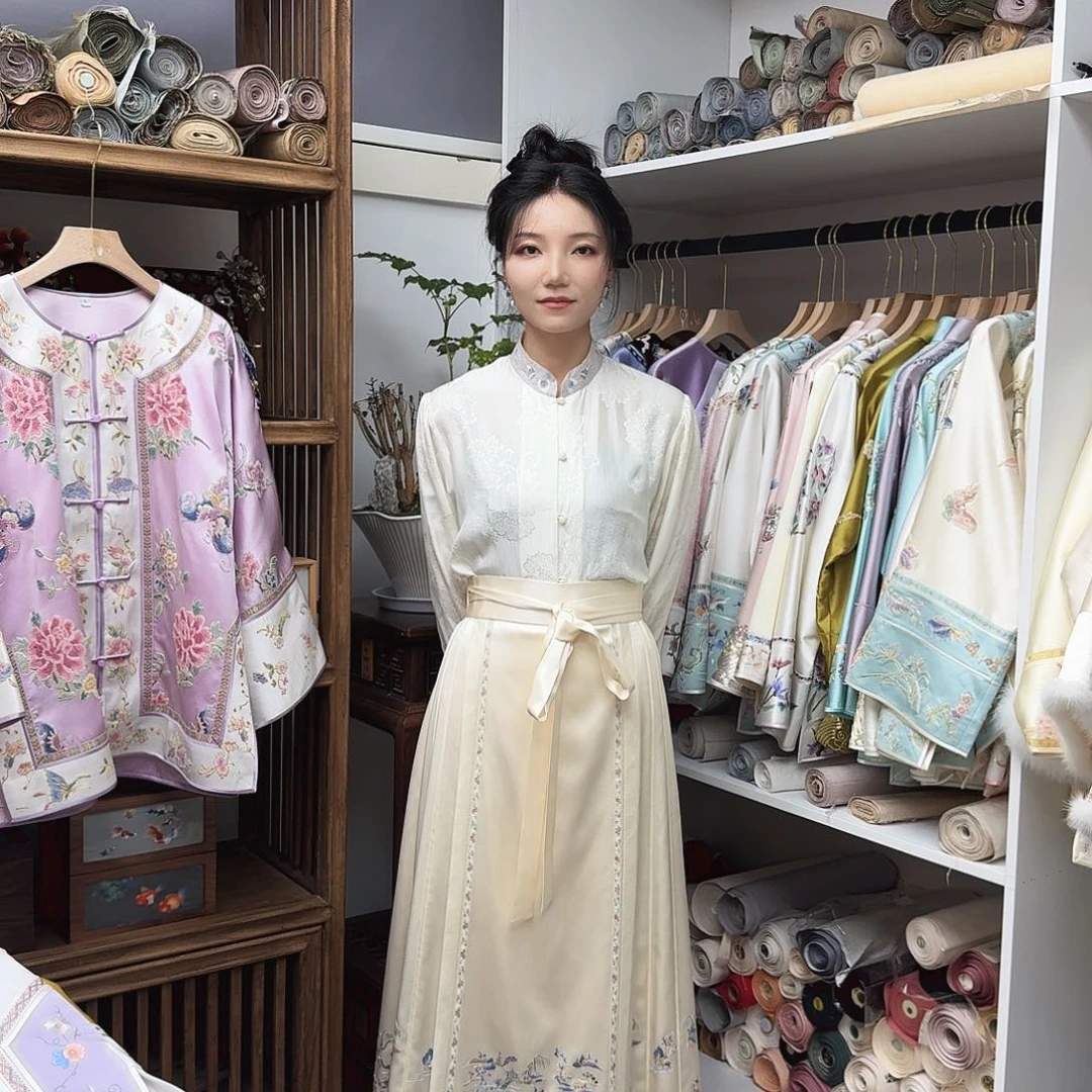 q***u真丝苏绣重工马面裙