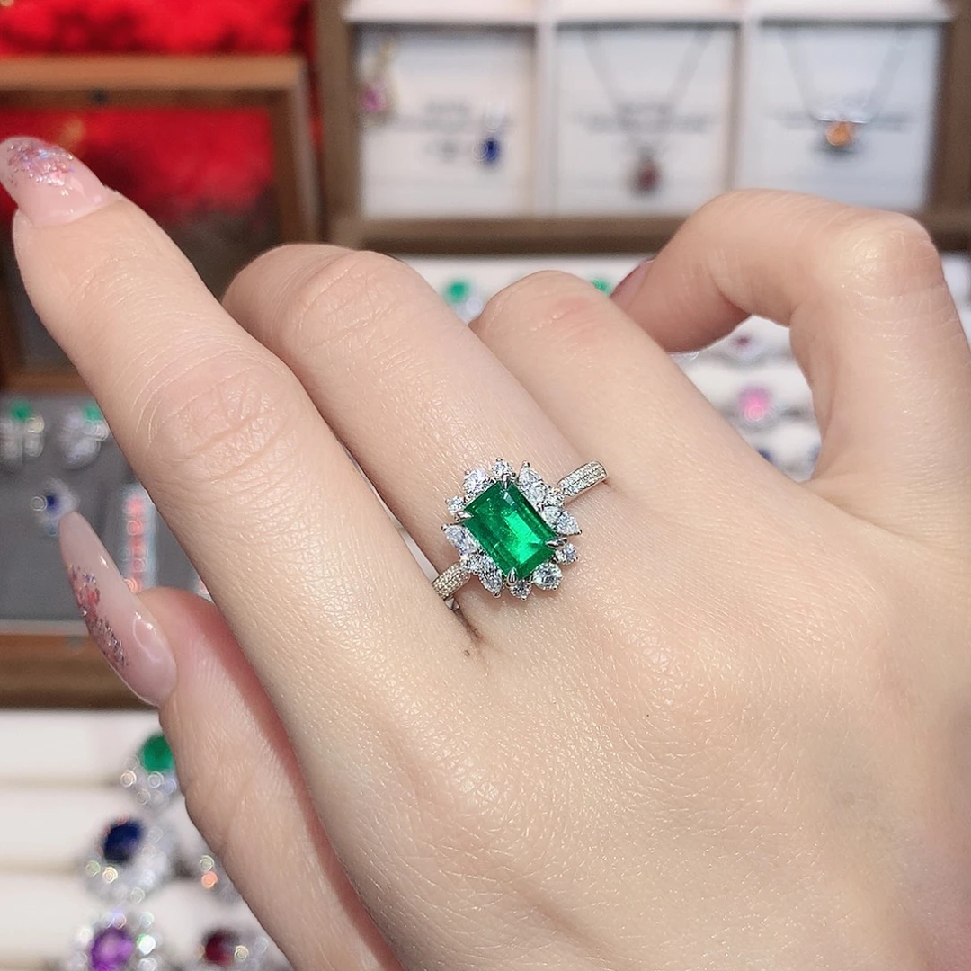 18K金镶嵌戒指祖母绿0.9ct/天然宝石/七天无理由