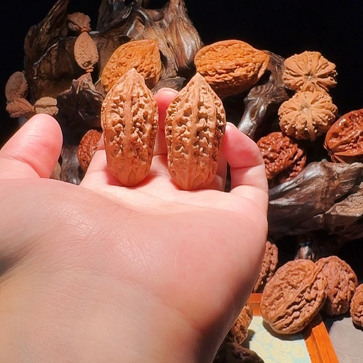 陈***啟文玩核桃吊坠瓜条