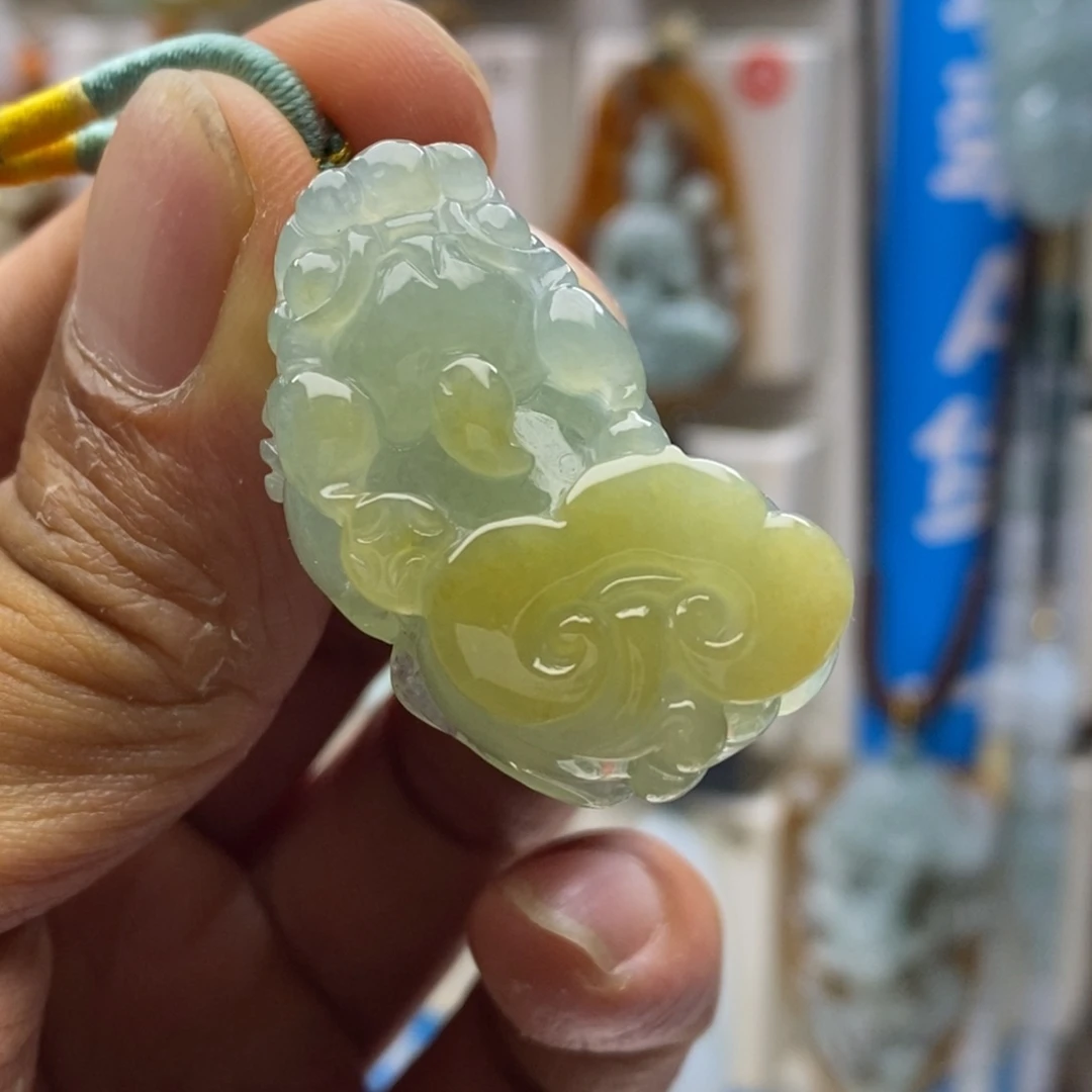 我***。翡翠未镶嵌颈饰貔恘