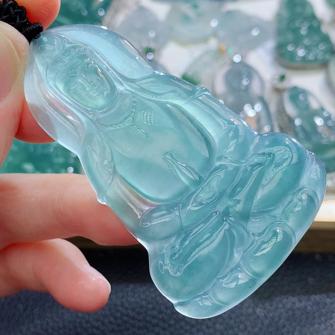 翡翠挂件未镶嵌翡翠
