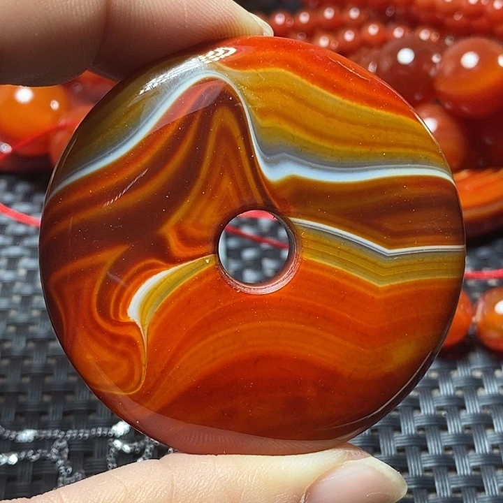 尹***傲玛瑙/玉髓颈饰未镶嵌