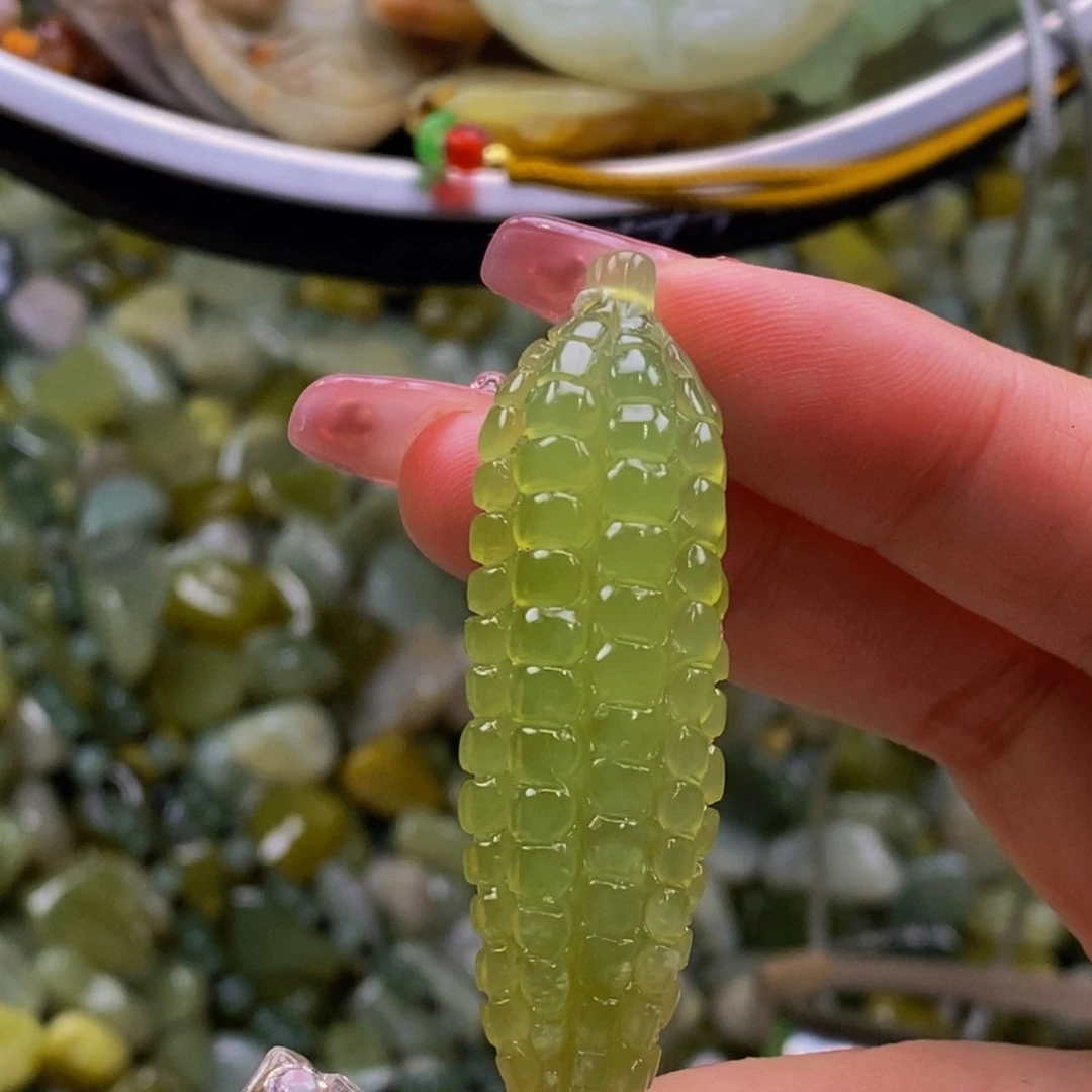 蛇纹石玉颈饰未镶嵌