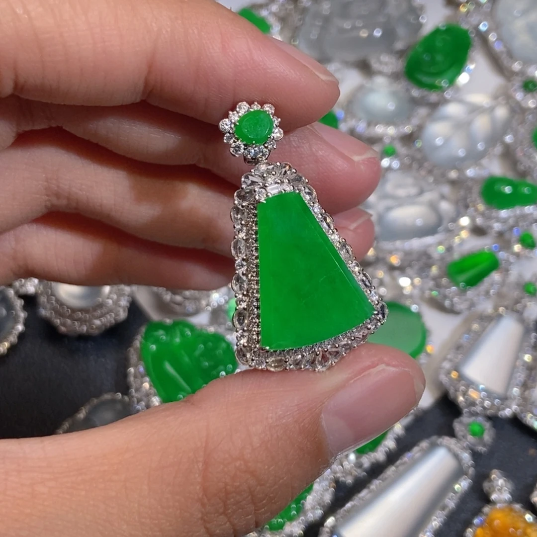 翡翠18K金镶嵌颈饰天然缅甸A货翡翠