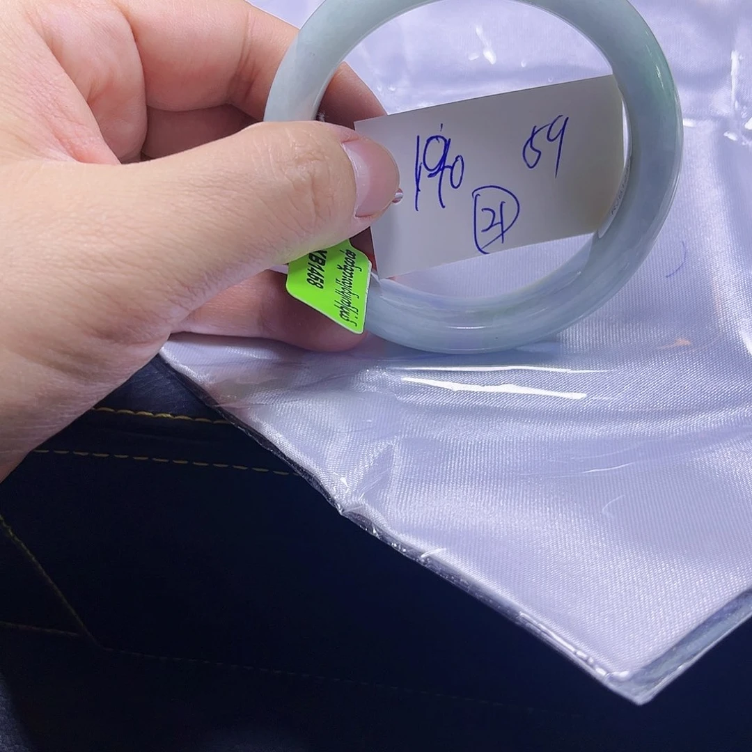 翡翠手镯未镶嵌梅*