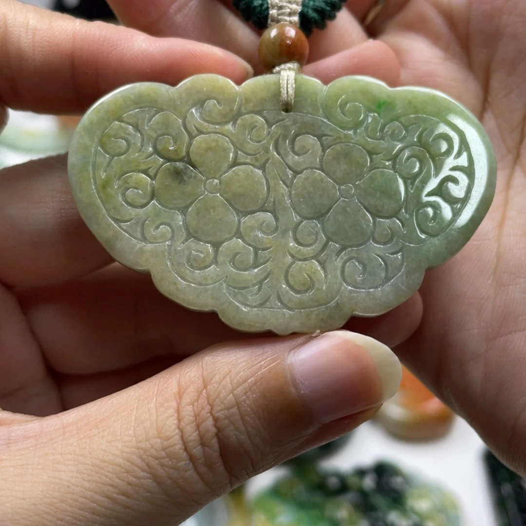 翡翠未镶嵌项圈牌子