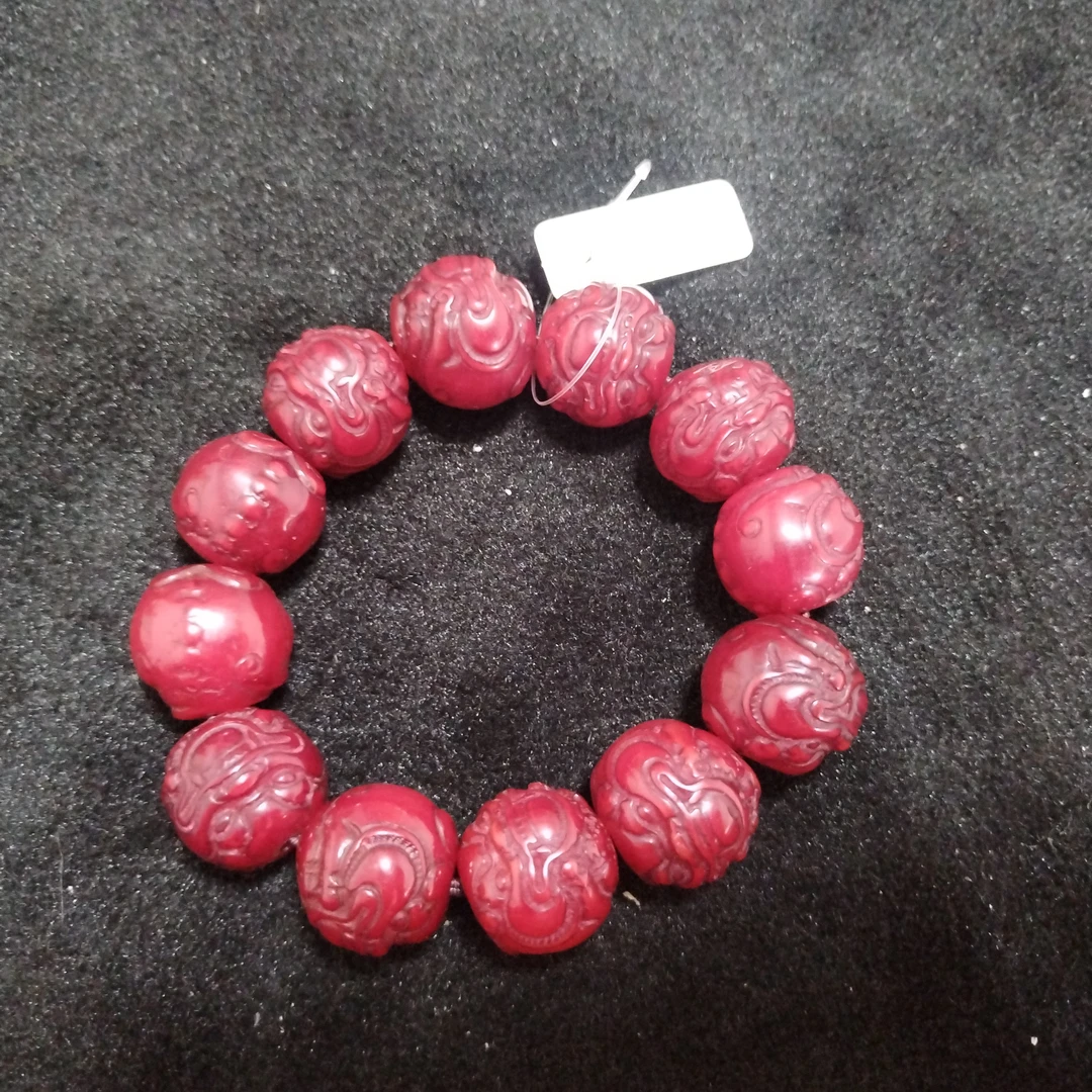 老红蜡金蟾抱宝手串。699。