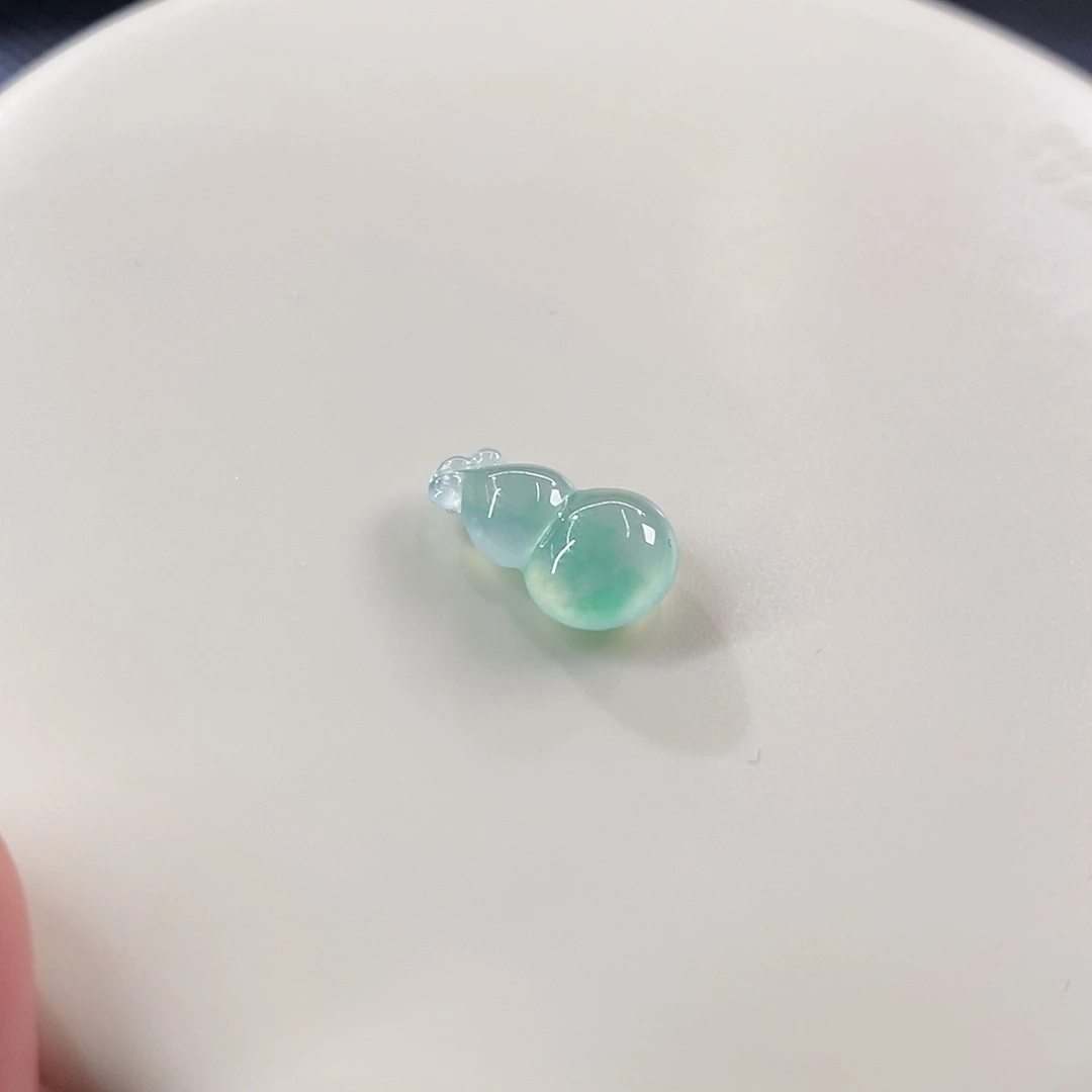 颈饰未镶嵌翡翠高冰葫芦