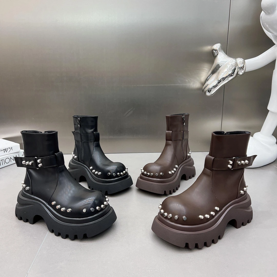 2025新款厚底松糕铆钉马丁靴女英伦风覆古短靴皮带扣增高机车靴女