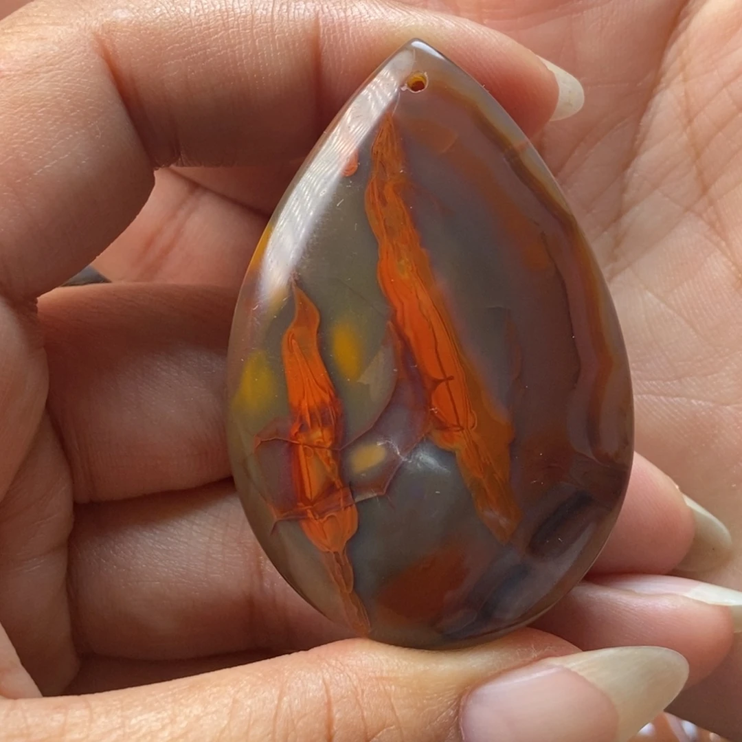 玛瑙/玉髓颈饰未镶嵌战国红