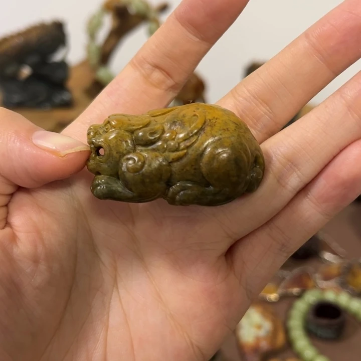 岫岩河磨玉（透闪石质玉）未镶嵌把件