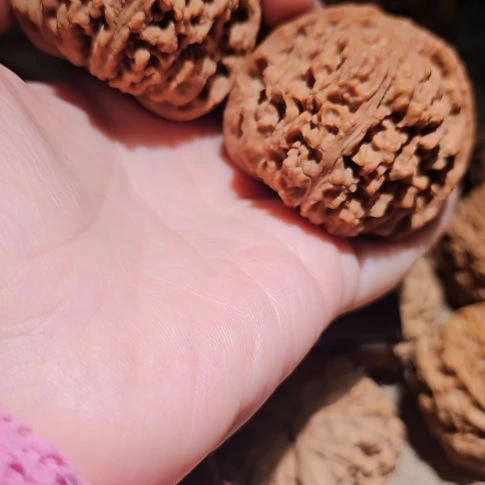 @***…文玩核桃吊坠49南疆