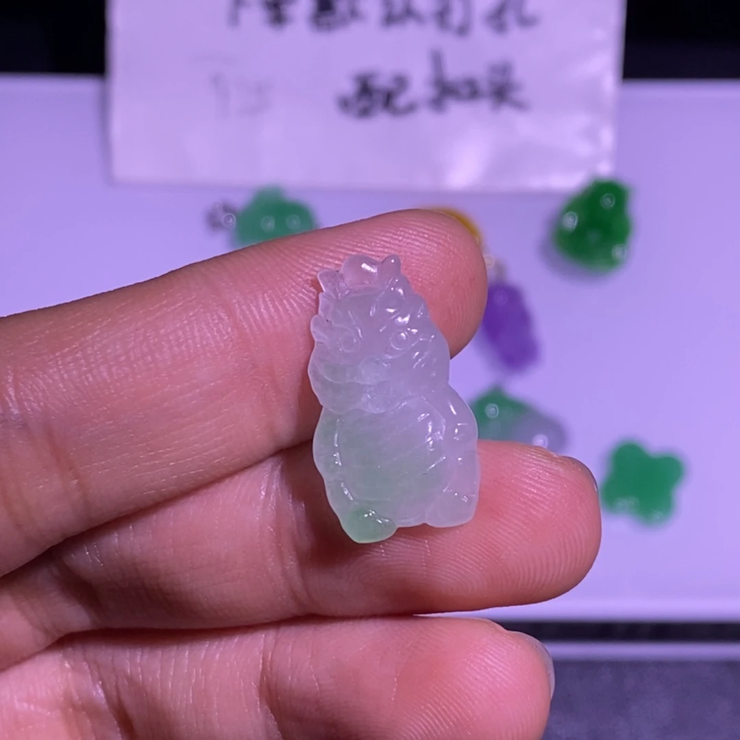 翡翠未镶嵌颈饰吊坠