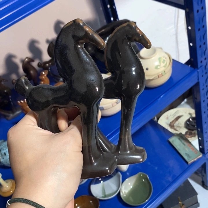 h***a瓷片窑变小马两个