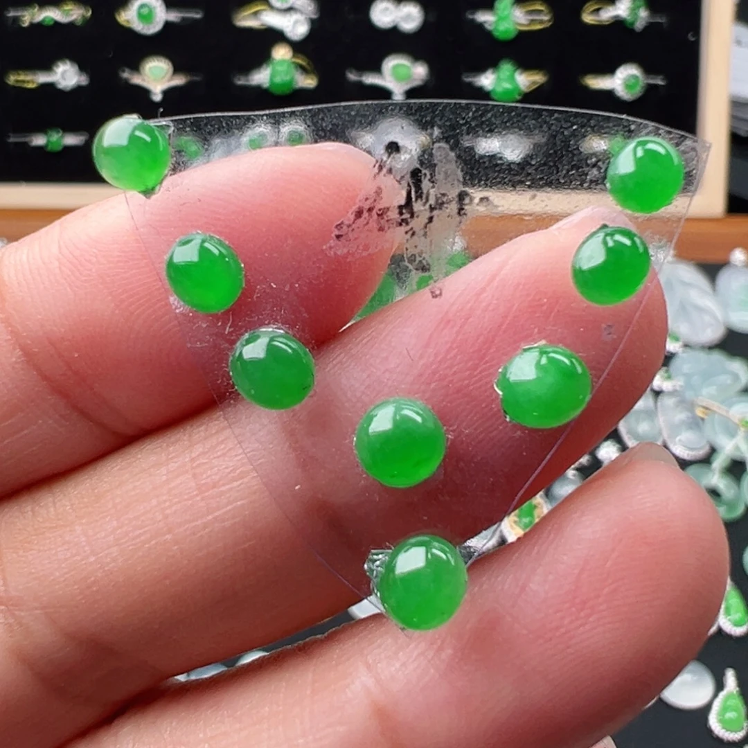 18K金镶嵌翡翠耳饰蛋4.6