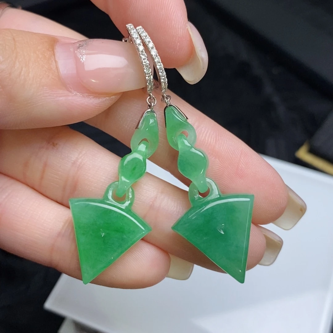 翡翠18K金镶嵌耳饰三角形拉环