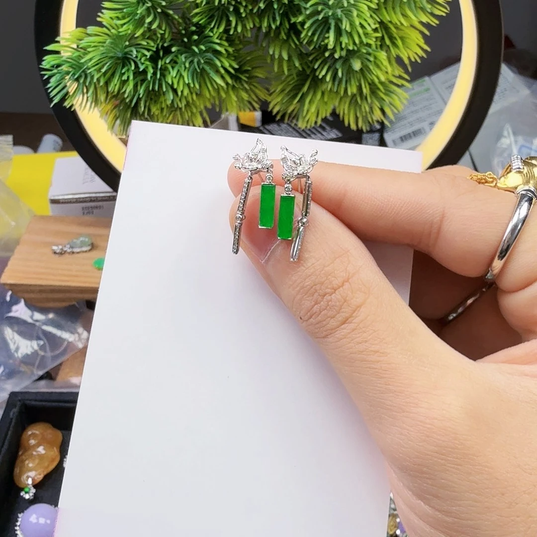 翡翠颈饰18K金镶嵌浅*?一对