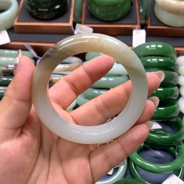 【闪购商品】未镶嵌手镯和田玉
