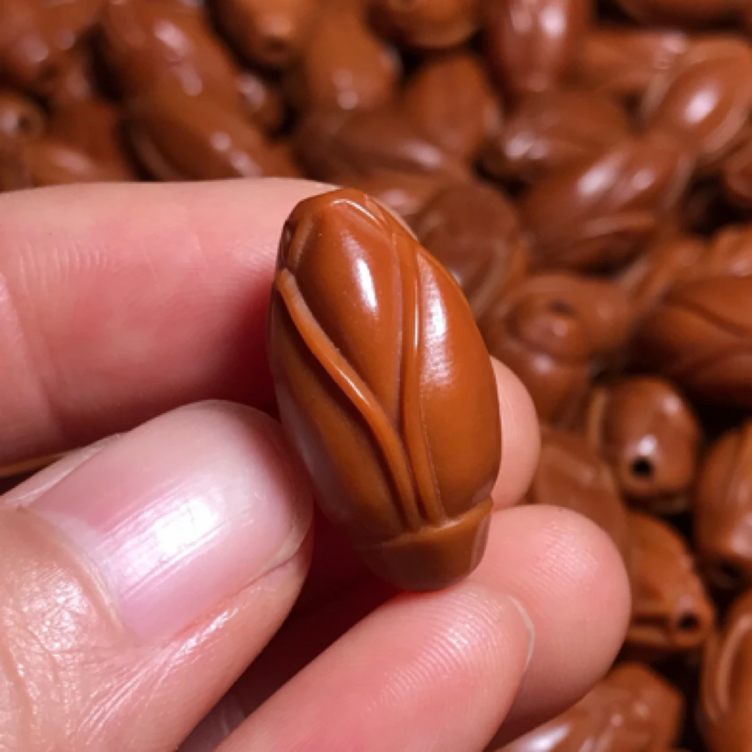 橄榄核雕刻玉兰花单籽手串配观音脖挂尺寸1.35*2.25cm老油核男女