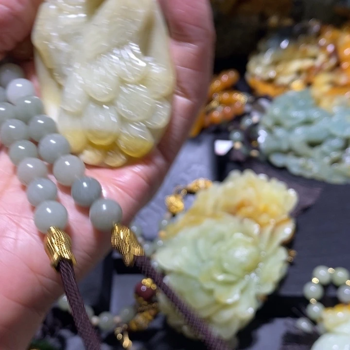 蛇纹石玉岫玉吊坠未镶嵌