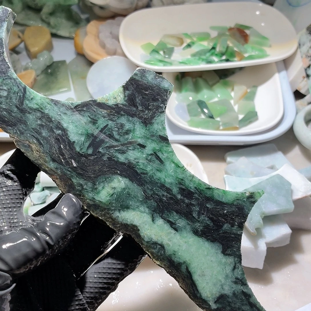 颈饰未镶嵌翡翠边角料