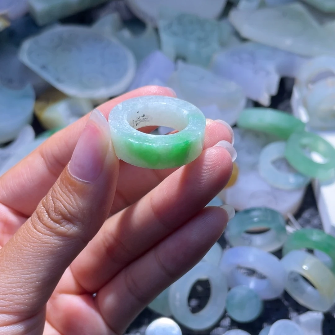 定制翡翠未镶嵌绿戒指