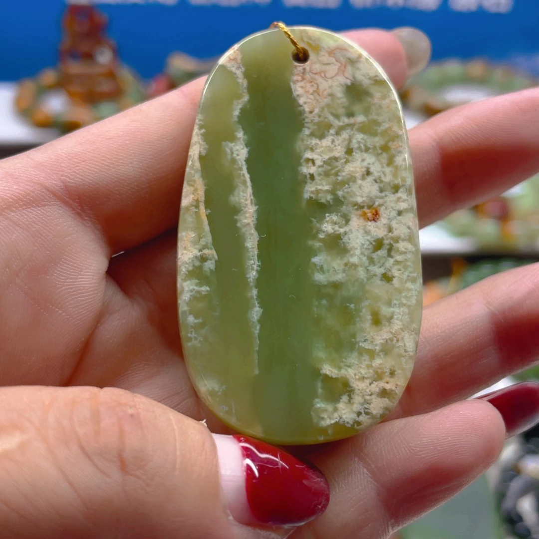 未镶嵌透闪石质玉挂件