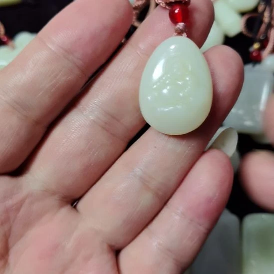 顺***颈饰未镶嵌和田玉
