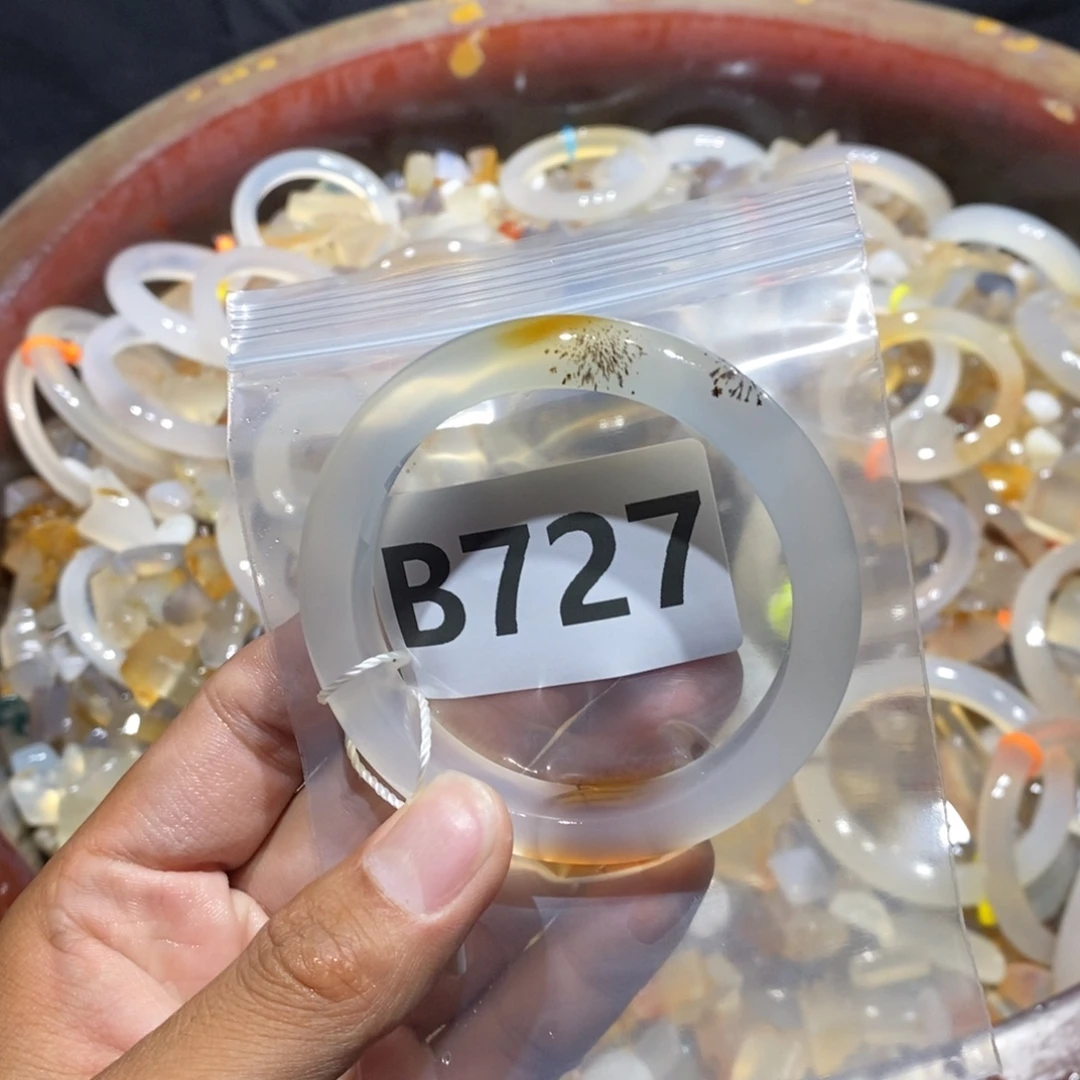 诶***ᨐ玛瑙/玉髓未镶嵌手镯