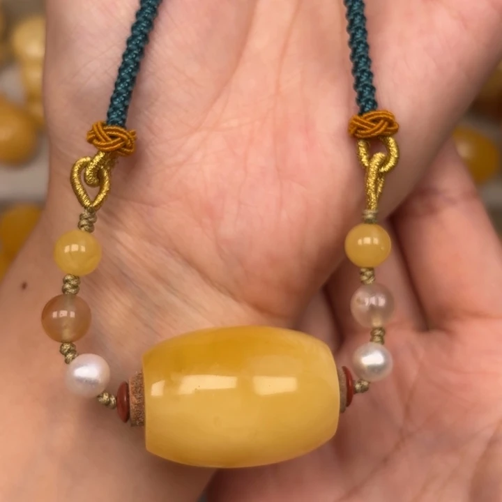 蜜蜡未镶嵌颈饰蜜蜡