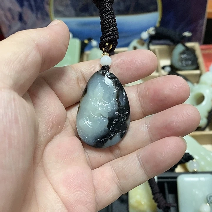 随***缘和田玉未镶嵌颈饰