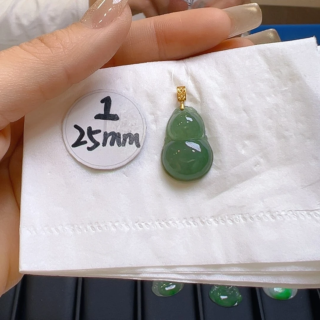 翡翠颈饰18K金镶嵌翡翠