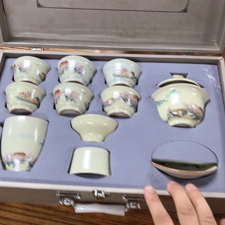 孤品茶具套装等。