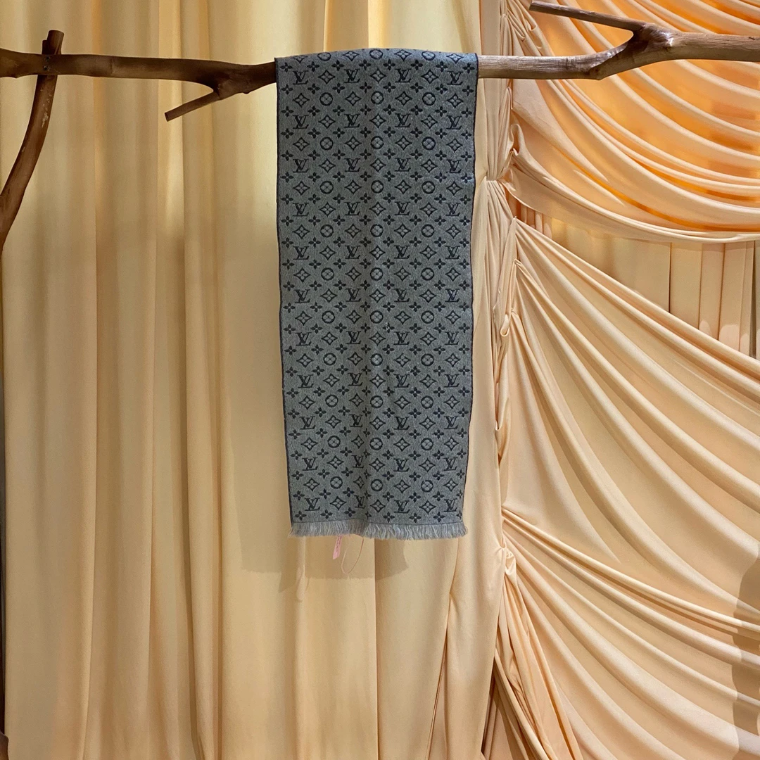 99新 LouisVuitton/路易威登 羊绒流苏围巾/尺寸180x40cm/35048